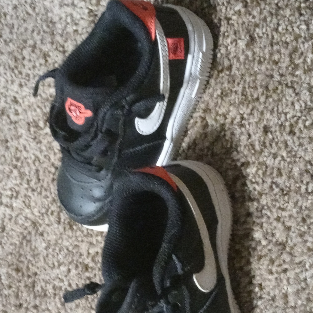 Nike - Picture 3 of 4